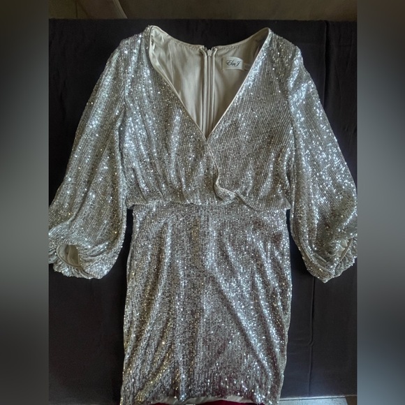 Eliza J Sequin V-Neck Long Sleeve Silver Cocktail Dress Size 4 - Picture 4 of 8